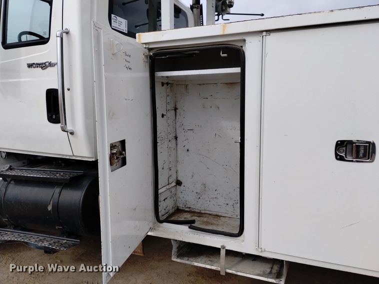 image for item DQ6046 2010 International  WorkStar 7400  bucket truck