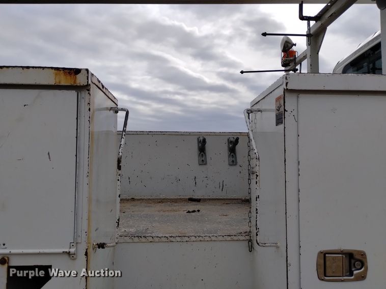 image for item DQ6046 2010 International  WorkStar 7400  bucket truck