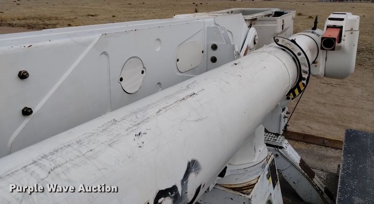 image for item DQ6046 2010 International  WorkStar 7400  bucket truck