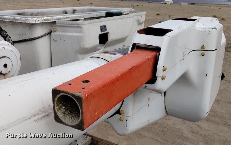 image for item DQ6046 2010 International  WorkStar 7400  bucket truck