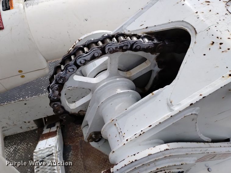 image for item DQ6046 2010 International  WorkStar 7400  bucket truck