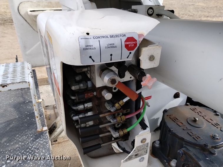 image for item DQ6046 2010 International  WorkStar 7400  bucket truck