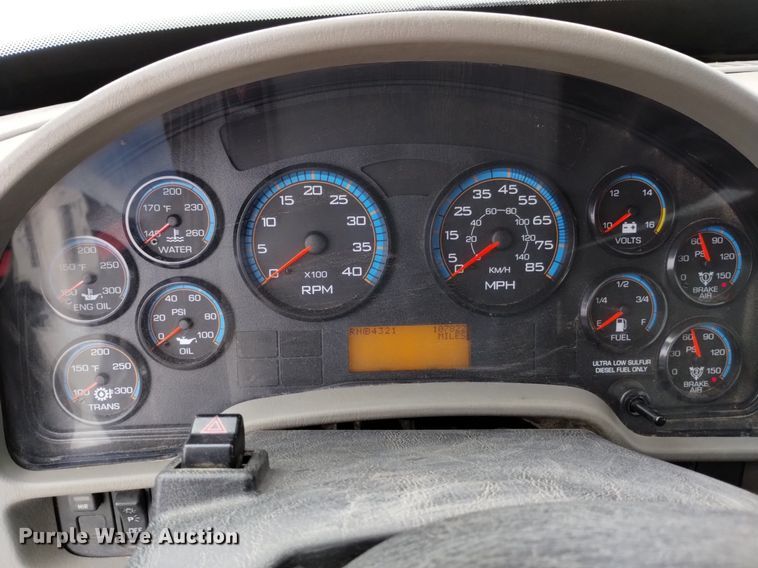 image for item DQ6046 2010 International  WorkStar 7400  bucket truck