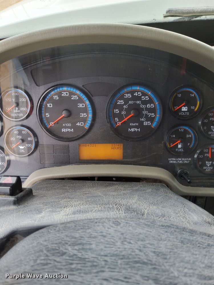 image for item DQ6046 2010 International  WorkStar 7400  bucket truck