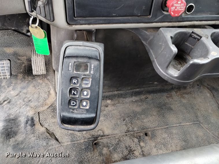 image for item DQ6046 2010 International  WorkStar 7400  bucket truck