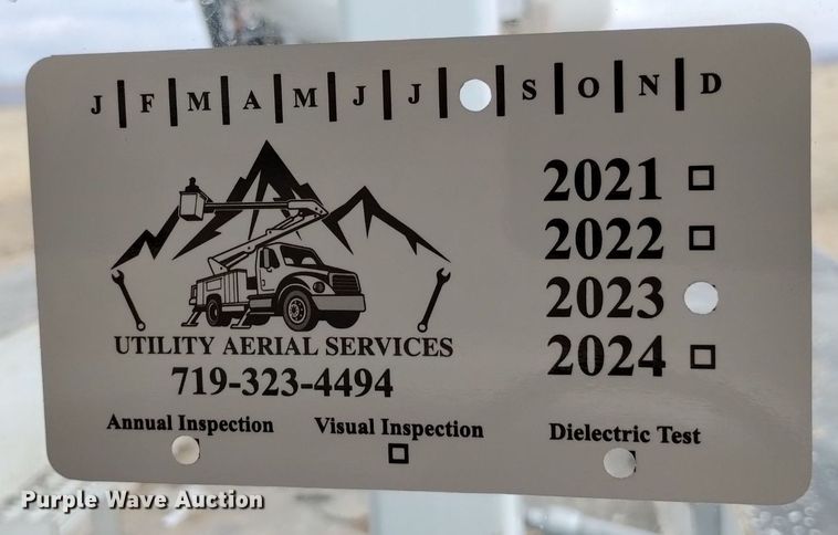 image for item DQ6046 2010 International  WorkStar 7400  bucket truck