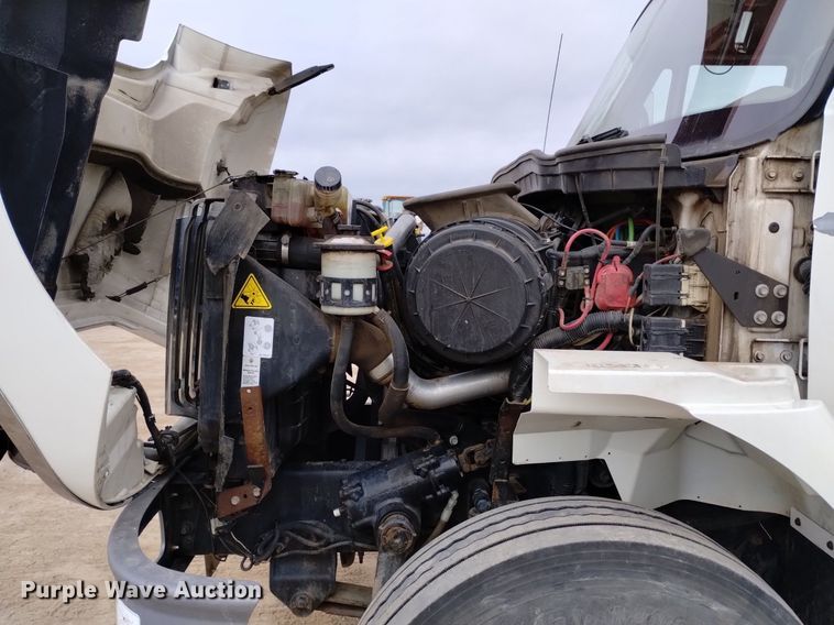 image for item DQ6046 2010 International  WorkStar 7400  bucket truck