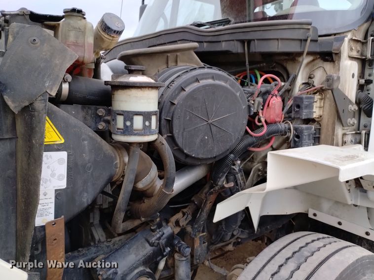 image for item DQ6046 2010 International  WorkStar 7400  bucket truck