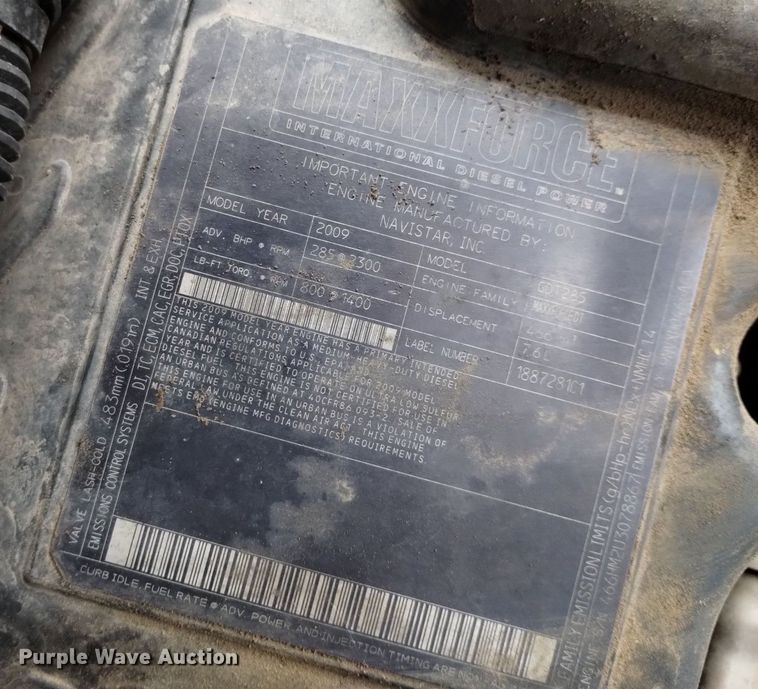 image for item DQ6046 2010 International  WorkStar 7400  bucket truck