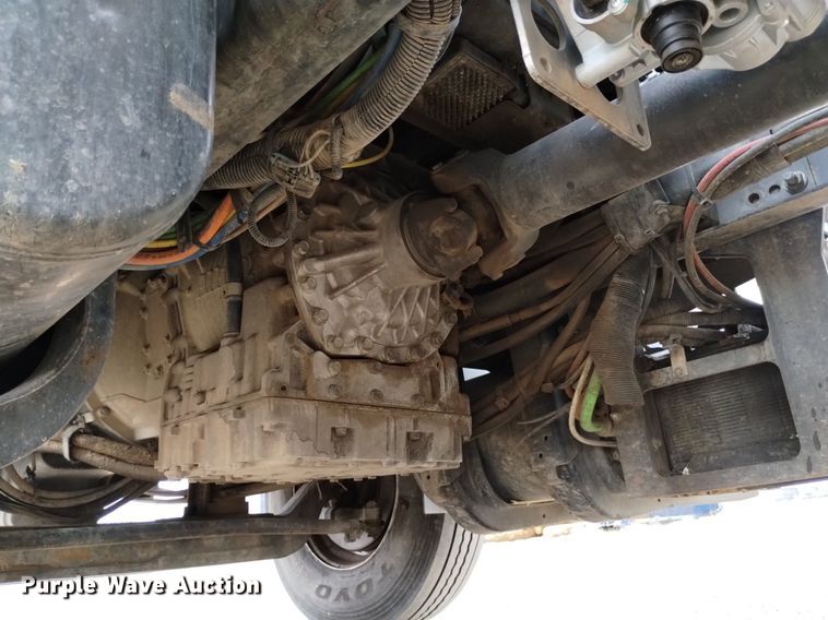 image for item DQ6046 2010 International  WorkStar 7400  bucket truck