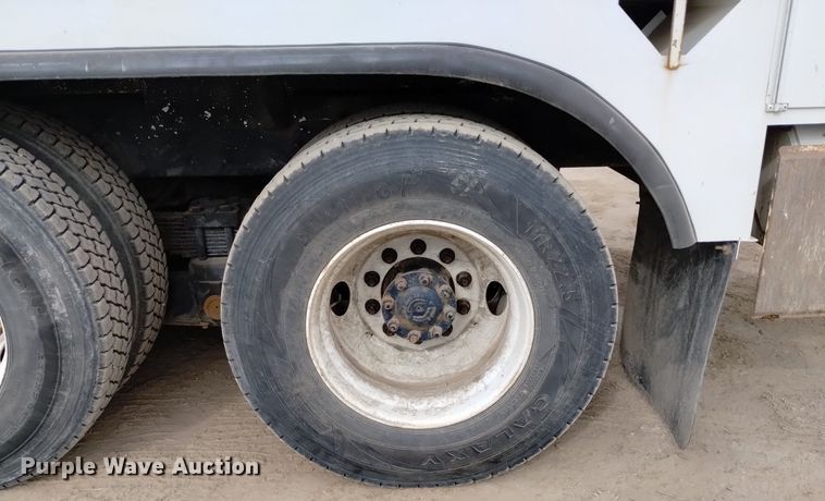 image for item DQ6046 2010 International  WorkStar 7400  bucket truck