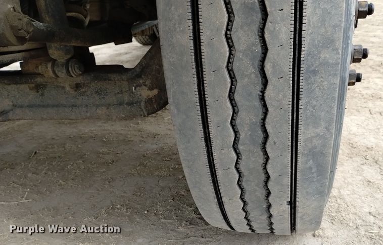 image for item DQ6046 2010 International  WorkStar 7400  bucket truck