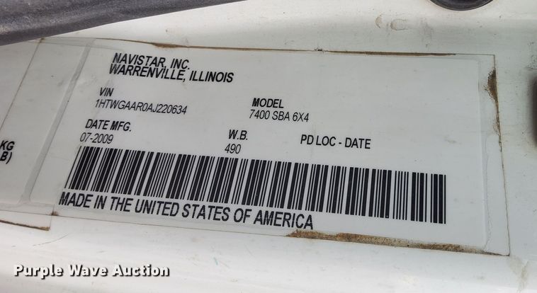 image for item DQ6046 2010 International  WorkStar 7400  bucket truck