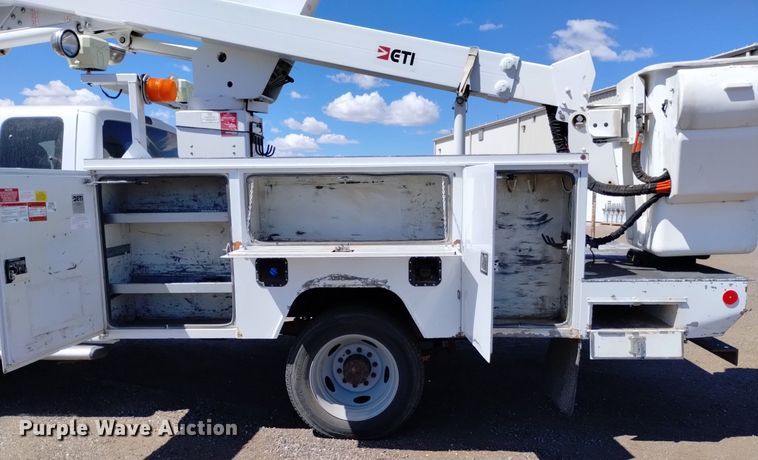 image for item DQ6050 2015 Ford F550 bucket truck