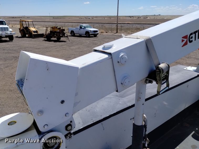 image for item DQ6050 2015 Ford F550 bucket truck