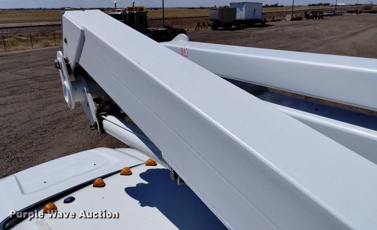 image for item DQ6050 2015 Ford F550 bucket truck