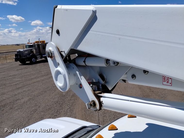 image for item DQ6050 2015 Ford F550 bucket truck