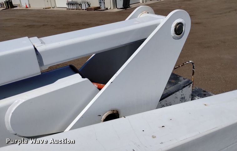 image for item DQ6050 2015 Ford F550 bucket truck