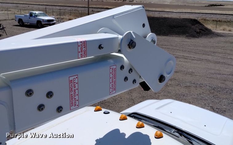 image for item DQ6050 2015 Ford F550 bucket truck