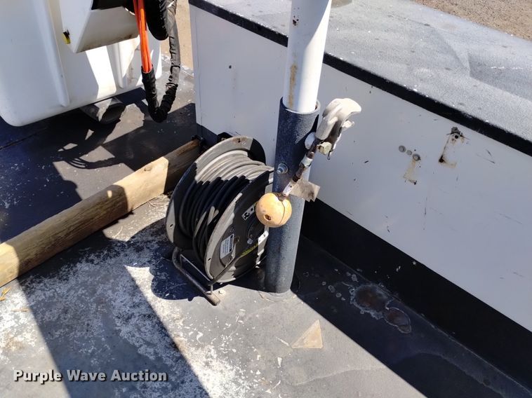 image for item DQ6050 2015 Ford F550 bucket truck