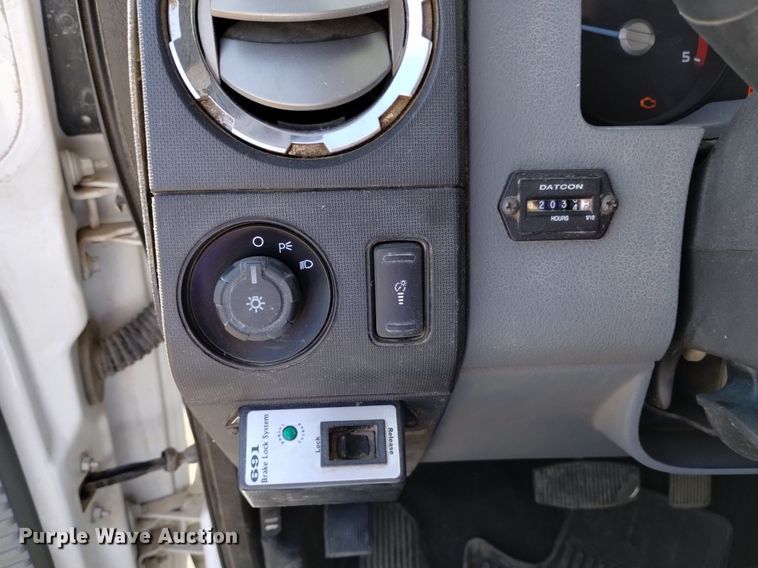 image for item DQ6050 2015 Ford F550 bucket truck