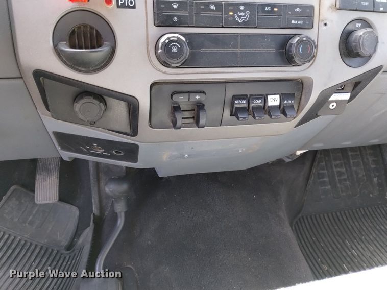 image for item DQ6050 2015 Ford F550 bucket truck