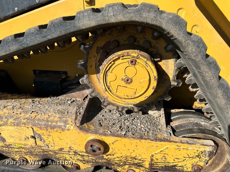 image for item DQ6426 2013 Caterpillar 299D tracked skid steer loader