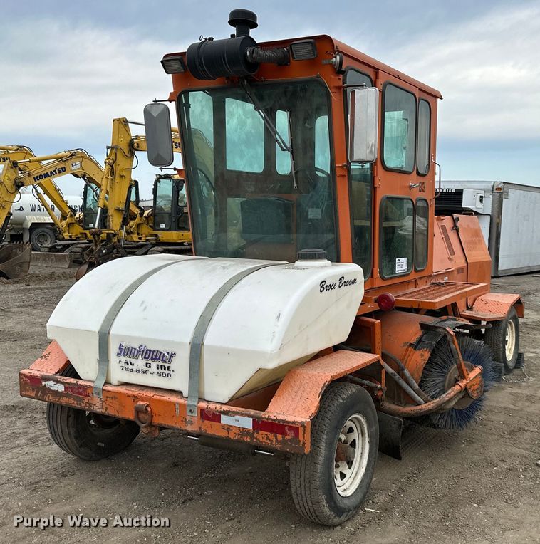 image for item DQ6427 2004 Broce  RJ350 broom