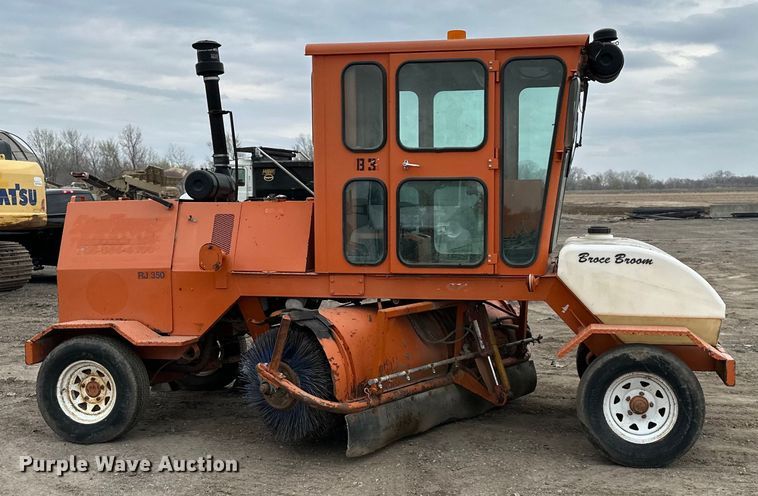 image for item DQ6427 2004 Broce  RJ350 broom