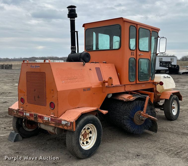 image for item DQ6427 2004 Broce  RJ350 broom