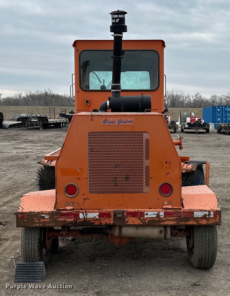 image for item DQ6427 2004 Broce  RJ350 broom