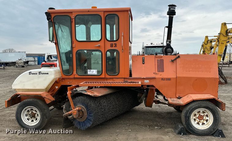 image for item DQ6427 2004 Broce  RJ350 broom