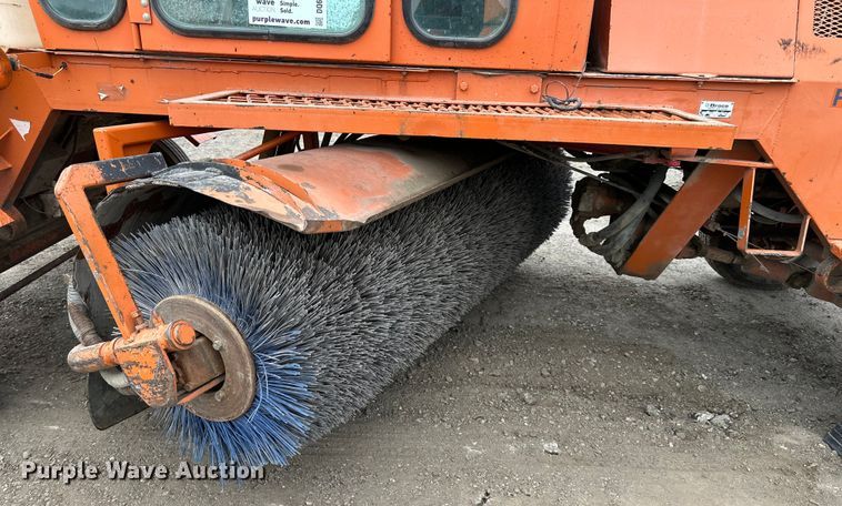 image for item DQ6427 2004 Broce  RJ350 broom