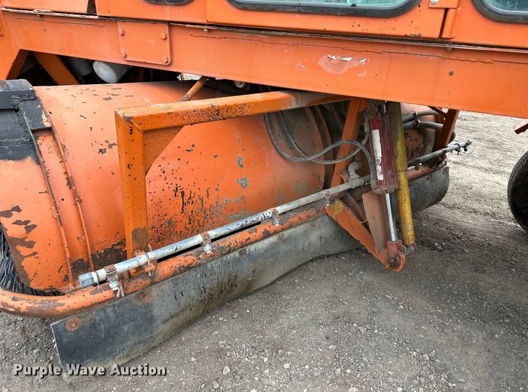 image for item DQ6427 2004 Broce  RJ350 broom