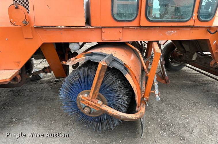 image for item DQ6427 2004 Broce  RJ350 broom