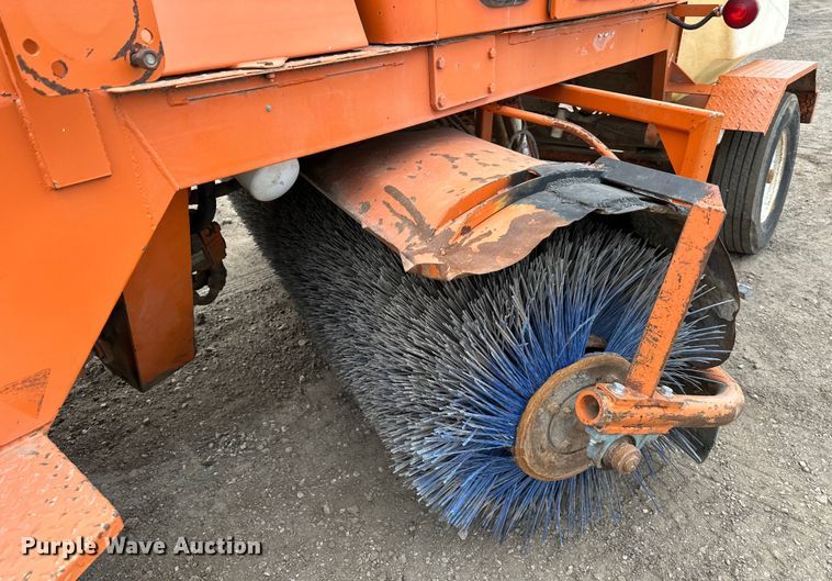 image for item DQ6427 2004 Broce  RJ350 broom