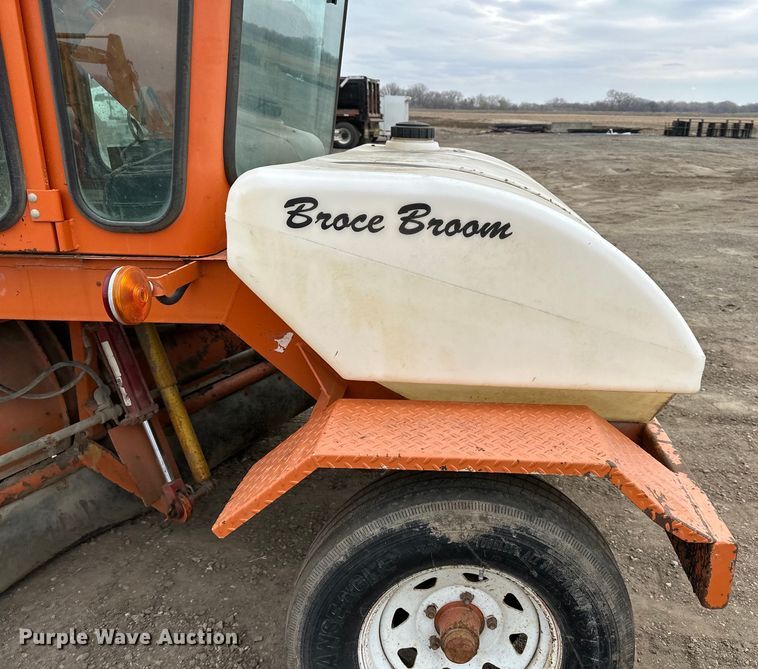 image for item DQ6427 2004 Broce  RJ350 broom