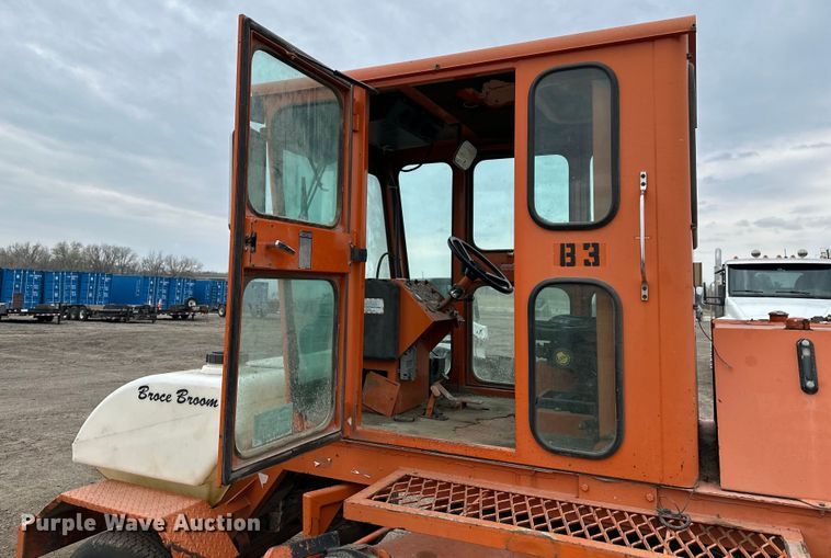 image for item DQ6427 2004 Broce  RJ350 broom