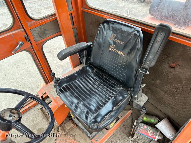 image for item DQ6427 2004 Broce  RJ350 broom