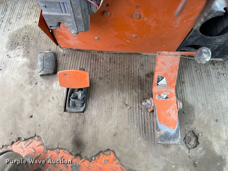 image for item DQ6427 2004 Broce  RJ350 broom