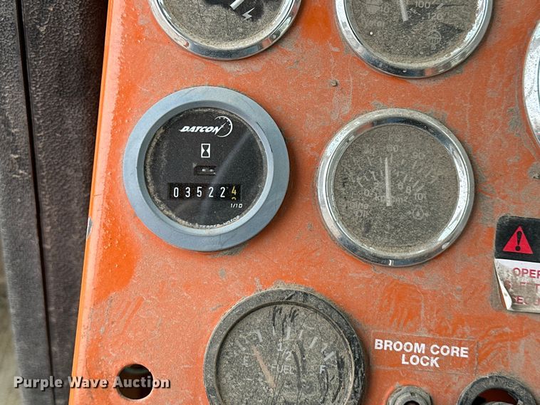 image for item DQ6427 2004 Broce  RJ350 broom