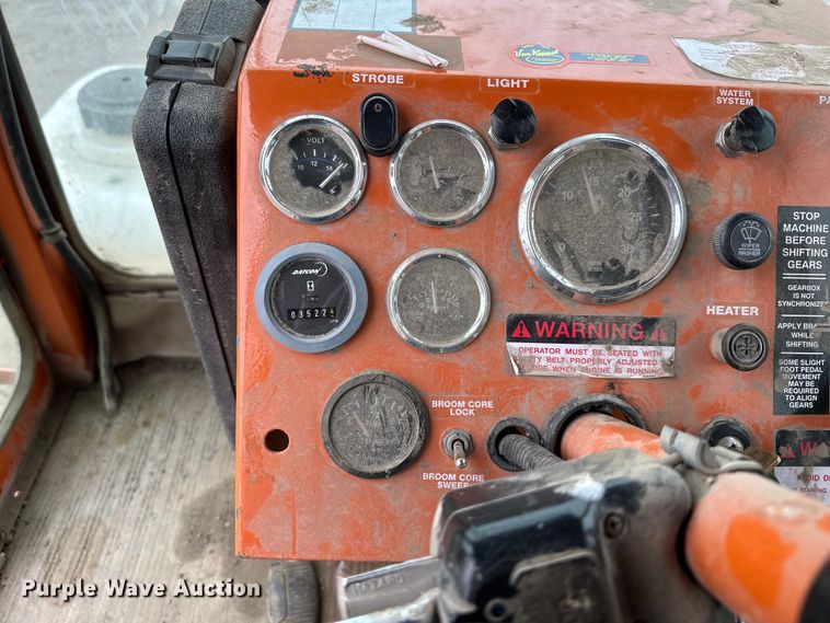 image for item DQ6427 2004 Broce  RJ350 broom