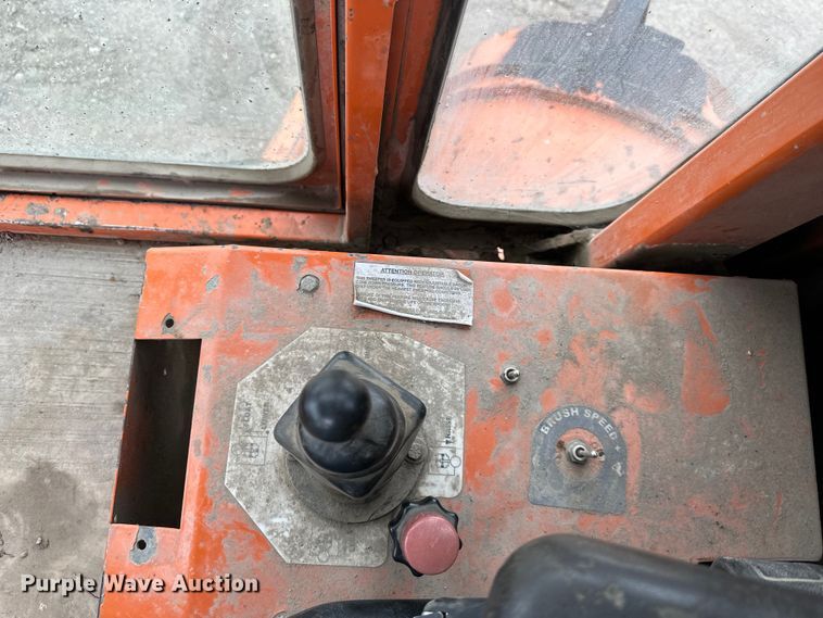 image for item DQ6427 2004 Broce  RJ350 broom