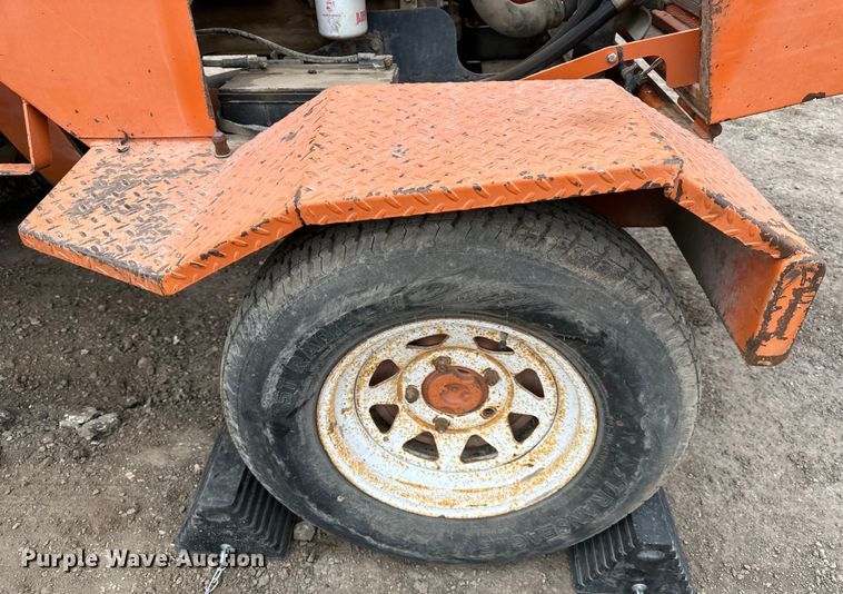 image for item DQ6427 2004 Broce  RJ350 broom