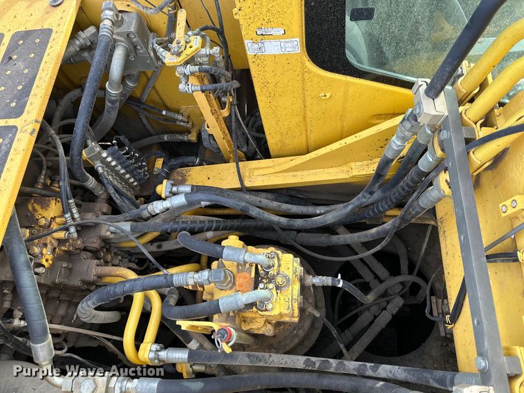image for item DQ6428 2013 Komatsu PC360LC-10 excavator
