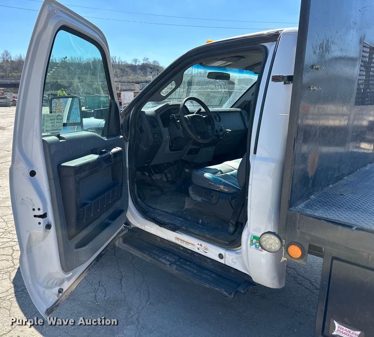 image for item DQ6434 2016 Ford F550 Super Duty XL flatbed truck