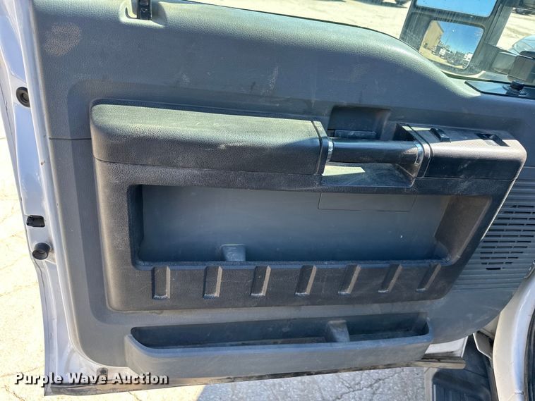 image for item DQ6434 2016 Ford F550 Super Duty XL flatbed truck