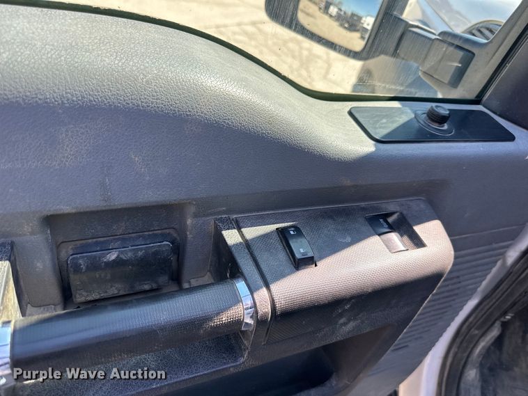 image for item DQ6434 2016 Ford F550 Super Duty XL flatbed truck