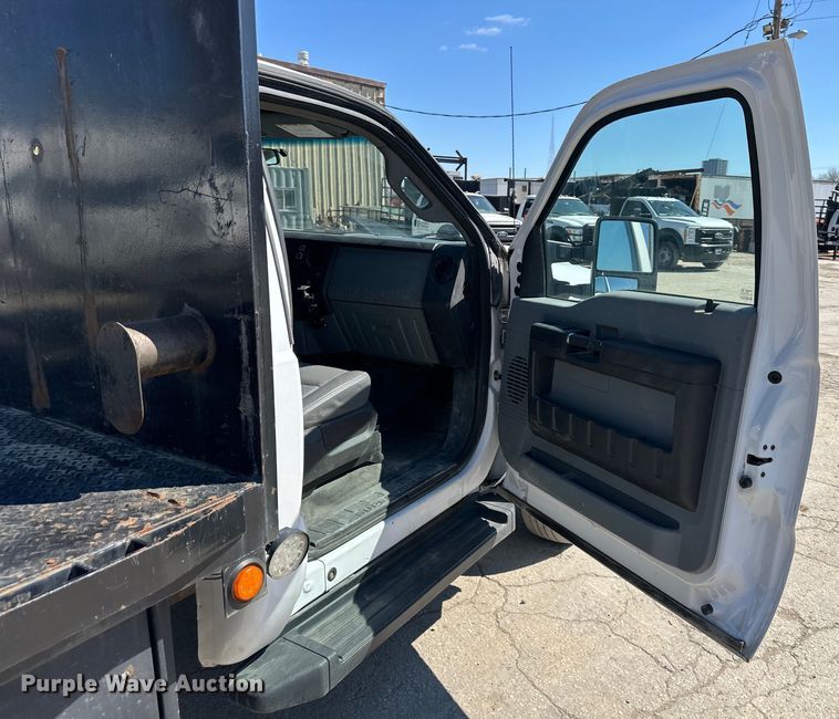 image for item DQ6434 2016 Ford F550 Super Duty XL flatbed truck