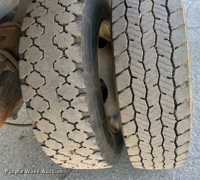 image for item DQ6434 2016 Ford F550 Super Duty XL flatbed truck